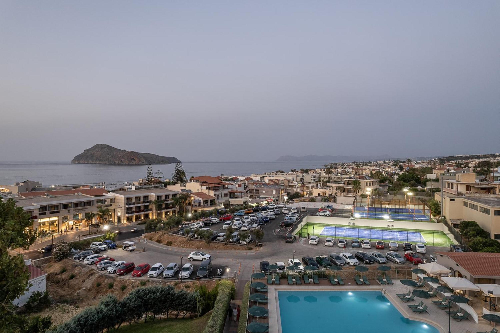 Aparthotel Porto Village 5*